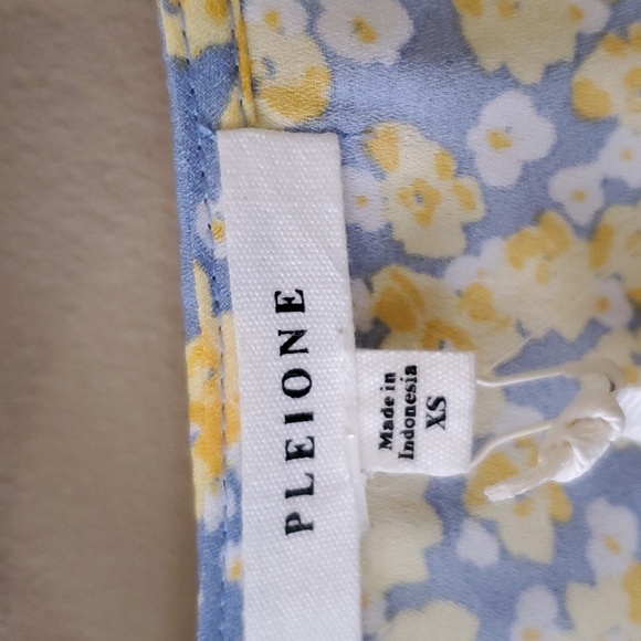Pleione Sleeveless V-neck Twist Blouse In Dusty Blue Yellow Floral Size XS NWT - Picture 7 of 9